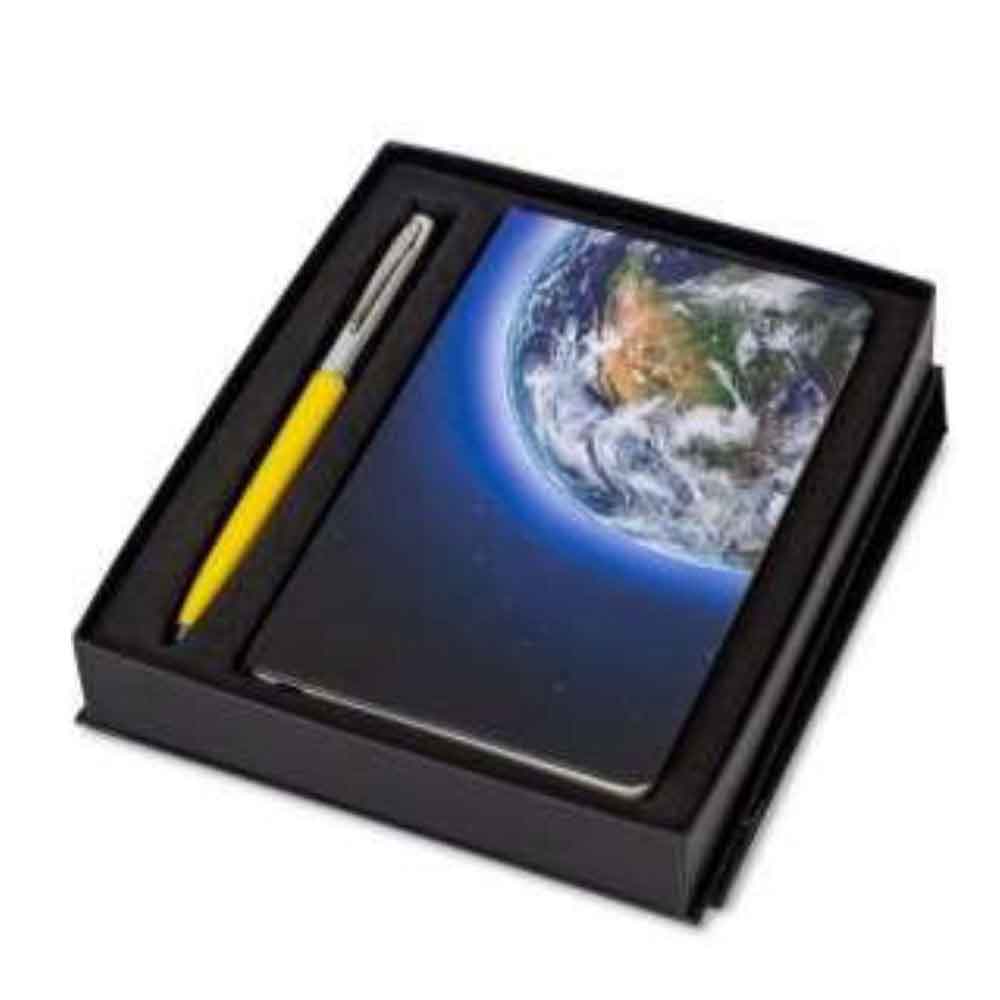 WILLIAM PEN FISHER SPACE CAP-O-MATIC YELLOW BALLPOINT PEN WITH NOTEBOOK ASTRONAUT SKETCH & EARTH - A 775 Yellow A6NBA3